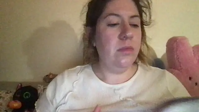 Snapshot of HYPHYtype chatting on 10/06/25, 02:42 HYPHYtype online show from 10/06/25, 02:42