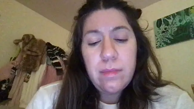 Snapshot of HYPHYtype chatting on 11/01/25, 07:43 HYPHYtype online show from 11/01/25, 07:43