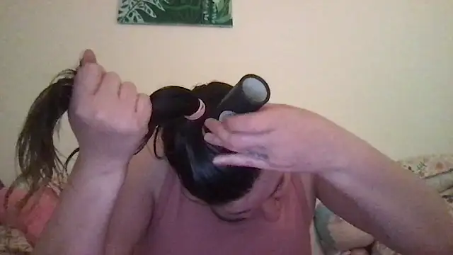 Snapshot of HYPHYtype chatting on 11/15/25, 09:32 HYPHYtype online show from 11/15/25, 09:32