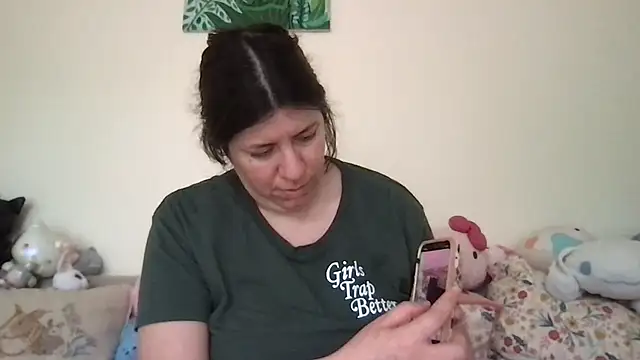 Snapshot of HYPHYtype chatting on 11/19/25, 10:43 HYPHYtype online show from 11/19/25, 10:43