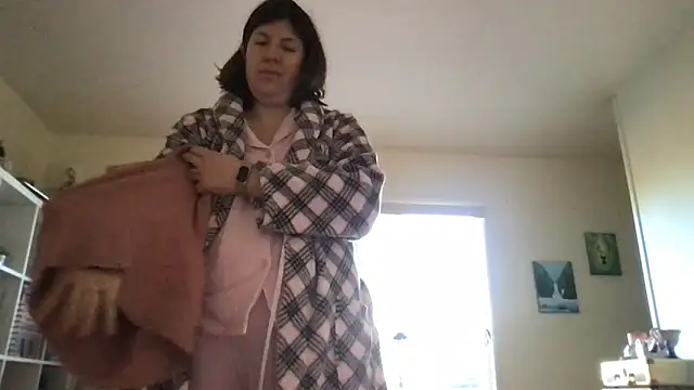 Snapshot of HYPHYtype chatting on 11/21/25, 06:39 HYPHYtype online show from 11/21/25, 06:39