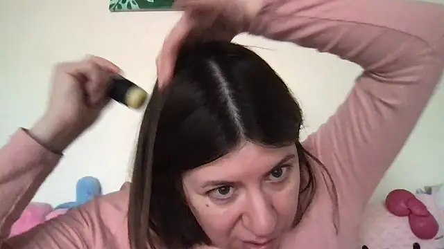 Snapshot of HYPHYtype chatting on 11/25/25, 09:15 HYPHYtype online show from 11/25/25, 09:15