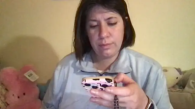 Snapshot of HYPHYtype chatting on 11/29/25, 06:38 HYPHYtype online show from 11/29/25, 06:38