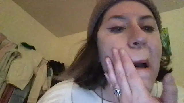 Snapshot of HYPHYtype chatting on 12/03/25, 02:19 HYPHYtype online show from 12/03/25, 02:19