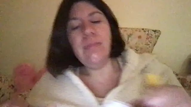 Snapshot of HYPHYtype chatting on 12/18/25, 08:53 HYPHYtype online show from 12/18/25, 08:53