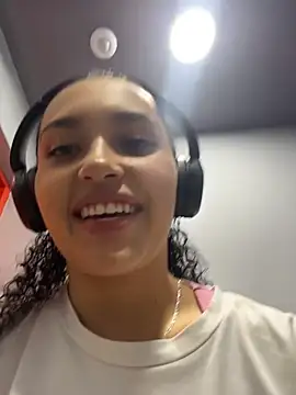 Lucy Marin online show from 05/21/26, 04:25