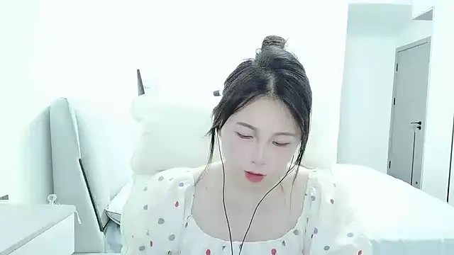 Snapshot of Sunset_glow chatting on 10/11/25, 01:31 Sunset glow online show from 10/11/25, 01:31