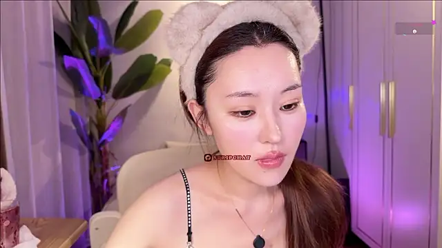 Snapshot of sphynx-_- chatting on 06/20/26, 01:14 sphynx- - online show from 06/20/26, 01:14