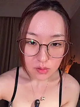 Snapshot of sphynx-_- chatting on 07/17/26, 03:18 sphynx- - online show from 07/17/26, 03:18