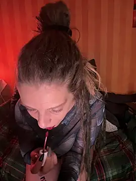 Snapshot of MenaDreadfull chatting on 01/04/25, 07:23 MenaDreadfull online show from 01/04/25, 07:23