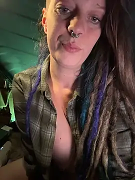 Snapshot of MenaDreadfull chatting on 10/17/25, 06:32 MenaDreadfull online show from 10/17/25, 06:32