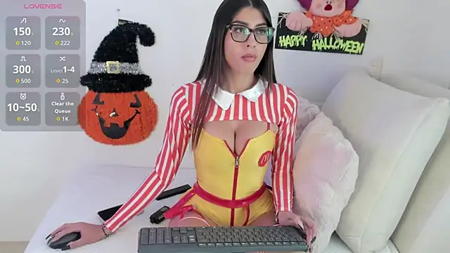 Snapshot of Sophiia_Castro chatting on 10/31/25, 06:42 Sophiia Castro online show from 10/31/25, 06:42