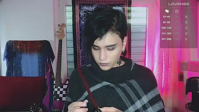 Snapshot of sademobeer chatting on 11/15/25, 10:12 sademobeer online show from 11/15/25, 10:12