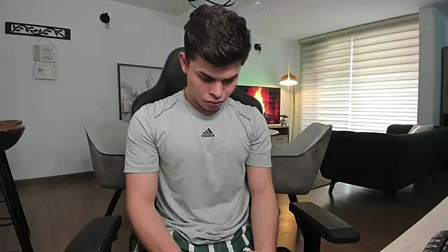 Snapshot of alejooo_twink chatting on 02/27/25, 06:42 alejooo twink online show from 02/27/25, 06:42