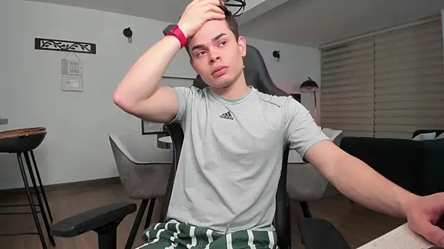 Snapshot of alejooo_twink chatting on 02/28/25, 02:20 alejooo twink online show from 02/28/25, 02:20