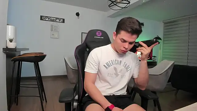 Snapshot of alejooo_twink chatting on 03/02/25, 05:12 alejooo twink online show from 03/02/25, 05:12