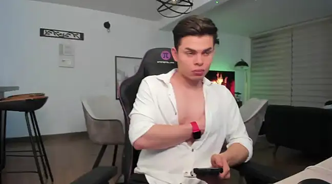 Snapshot of alejooo_twink chatting on 03/05/25, 09:04 alejooo twink online show from 03/05/25, 09:04