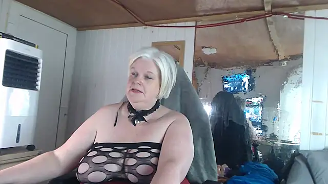 sexychazza16 online show from 09/25/25, 07:06