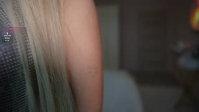 Snapshot of CatchMe1 chatting on 11/01/25, 05:42 CatchMe1 online show from 11/01/25, 05:42