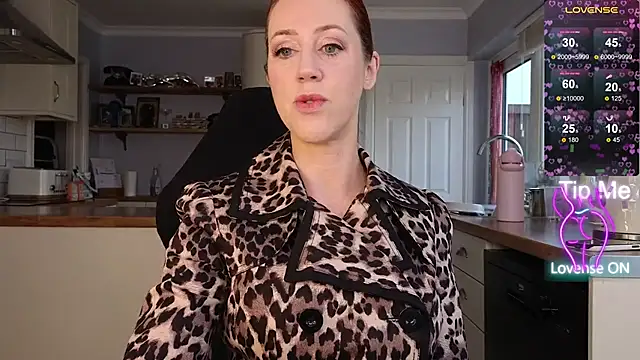 Snapshot of stripmequick chatting on 12/17/25, 10:10 stripmequick online show from 12/17/25, 10:10