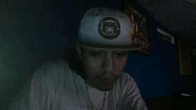 Snapshot of AlexAlejandro13 chatting on 09/21/25, 06:26 AlexAlejandro13 online show from 09/21/25, 06:26