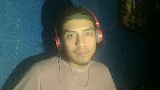 Snapshot of AlexAlejandro13 chatting on 10/04/25, 07:17 AlexAlejandro13 online show from 10/04/25, 07:17