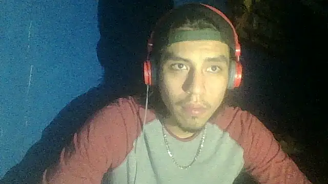 Snapshot of AlexAlejandro13 chatting on 10/07/25, 06:10 AlexAlejandro13 online show from 10/07/25, 06:10