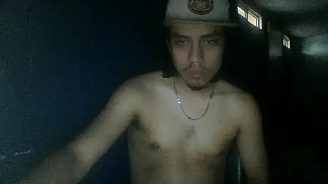 Snapshot of AlexAlejandro13 chatting on 10/17/25, 01:57 AlexAlejandro13 online show from 10/17/25, 01:57