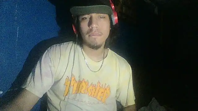 Snapshot of AlexAlejandro13 chatting on 10/18/25, 07:53 AlexAlejandro13 online show from 10/18/25, 07:53