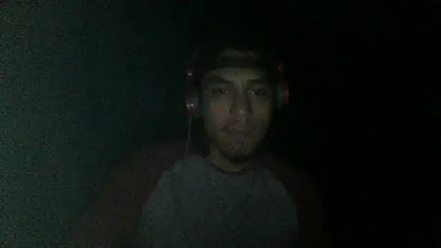 Snapshot of AlexAlejandro13 chatting on 10/19/25, 09:32 AlexAlejandro13 online show from 10/19/25, 09:32