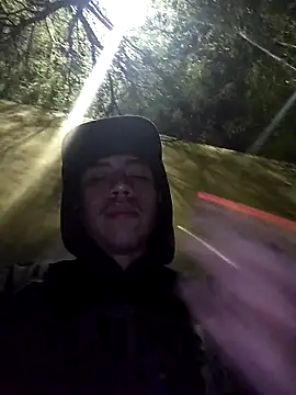 Snapshot of AlexAlejandro13 chatting on 11/05/25, 04:45 AlexAlejandro13 online show from 11/05/25, 04:45