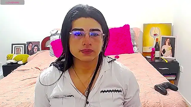 Snapshot of Khalifa_Gold chatting on 01/14/25, 12:45 Khalifa Gold online show from 01/14/25, 12:45