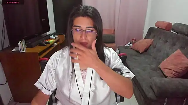 Snapshot of Khalifa_Gold chatting on 02/14/25, 06:56 Khalifa Gold online show from 02/14/25, 06:56