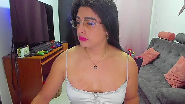 Snapshot of Khalifa_Gold chatting on 03/14/25, 11:45 Khalifa Gold online show from 03/14/25, 11:45