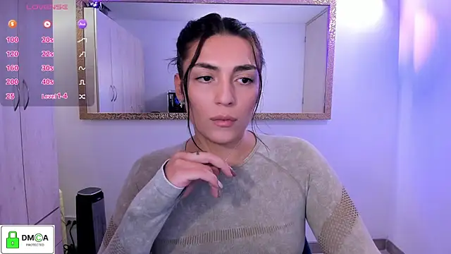 Snapshot of EricaVanderhill chatting on 05/21/26, 12:28 EricaVanderhill online show from 05/21/26, 12:28