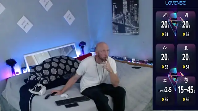 MaxRouger online show from 10/03/25, 06:43