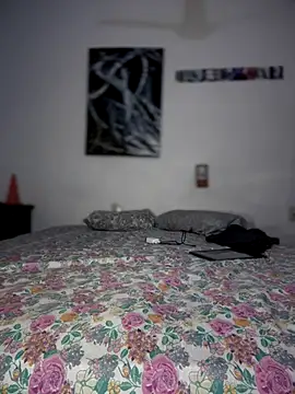 Snapshot of Alicbranca chatting on 10/15/25, 11:16 Alicbranca online show from 10/15/25, 11:16