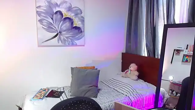 vanessabrown  online show from 12/18/24, 01:12