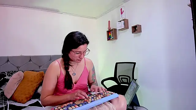 Snapshot of vanessabrown_ chatting on 10/02/25, 05:09 vanessabrown online show from 10/02/25, 05:09