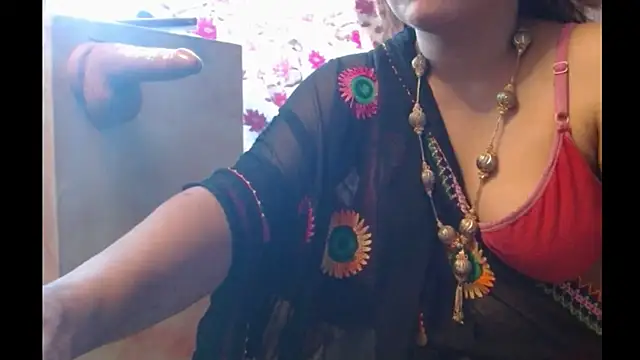 Snapshot of Star-Night chatting on 10/25/25, 08:33 Star-Night online show from 10/25/25, 08:33