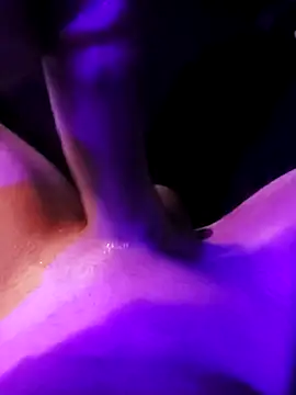 Snapshot of MrDaRkO_420 chatting on 02/15/25, 08:44 MrDaRkO 420 online show from 02/15/25, 08:44