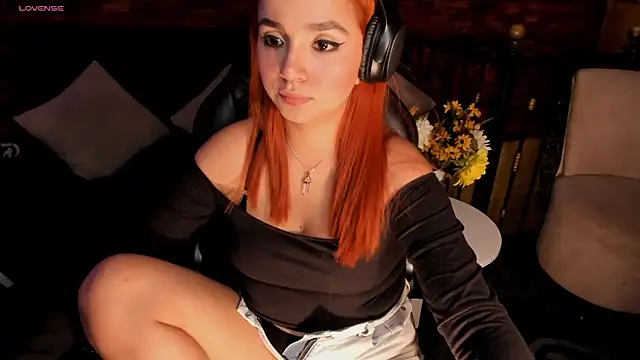 Snapshot of GiaBrooksX chatting on 11/07/25, 03:34 GiaBrooksX online show from 11/07/25, 03:34