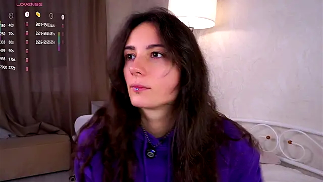 Snapshot of Holla_Molly chatting on 11/02/25, 05:32 Holla Molly online show from 11/02/25, 05:32