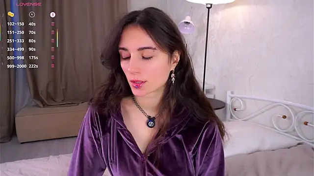 Snapshot of Holla_Molly chatting on 11/13/25, 05:17 Holla Molly online show from 11/13/25, 05:17