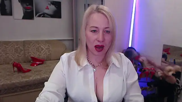 Snapshot of MistressMilfa chatting on 02/27/26, 06:08 MistressMilfa online show from 02/27/26, 06:08