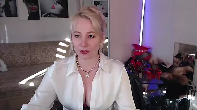 Snapshot of MistressMilfa chatting on 02/28/26, 01:56 MistressMilfa online show from 02/28/26, 01:56