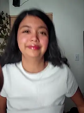 Peach Girll online show from 12/17/25, 12:44