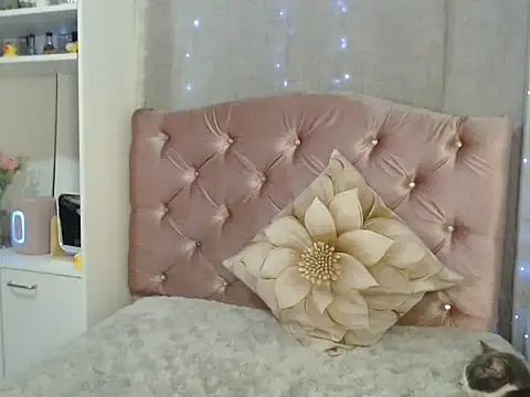 Starsweetcute online show from 11/14/25, 05:28