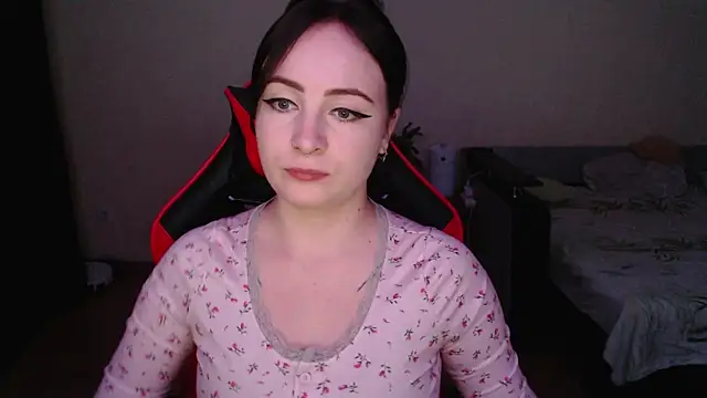 Snapshot of Laralianna chatting on 11/02/25, 04:09 Laralianna online show from 11/02/25, 04:09