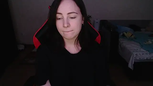 Snapshot of Laralianna chatting on 11/11/25, 12:10 Laralianna online show from 11/11/25, 12:10